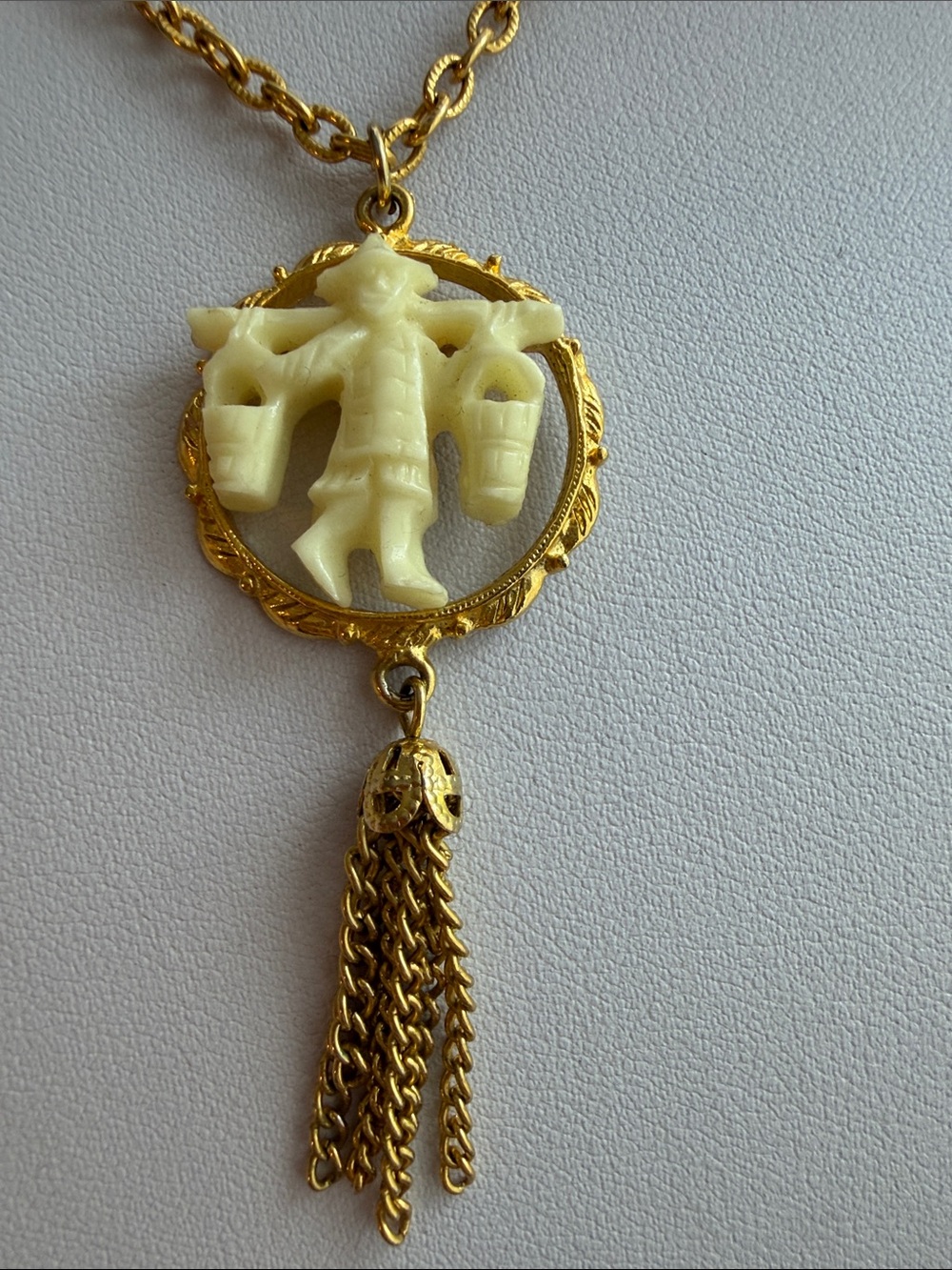 Vintage Gold‑Tone Carved Pendant Necklace with Tassel – Statement Piece